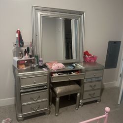 Makeup Vainty Need Gone 