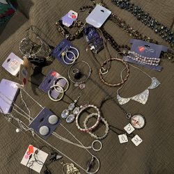 HUGE LOT OF RANDOM JEWELRY! 