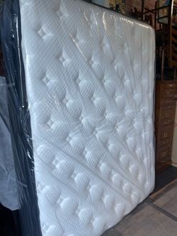 Queen size mattress Sealy Posturepedic pillow top