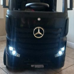 Kids Ride On 12v Mercedes Benz Semi-Truck