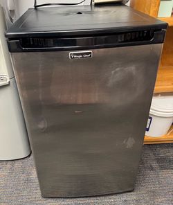 Magic Chef mini refrigerator