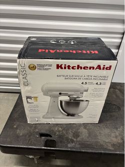 KitchenAid Classic Series 4.5-Quart Tilt-Head Stand Mixer, White, K45SSWH