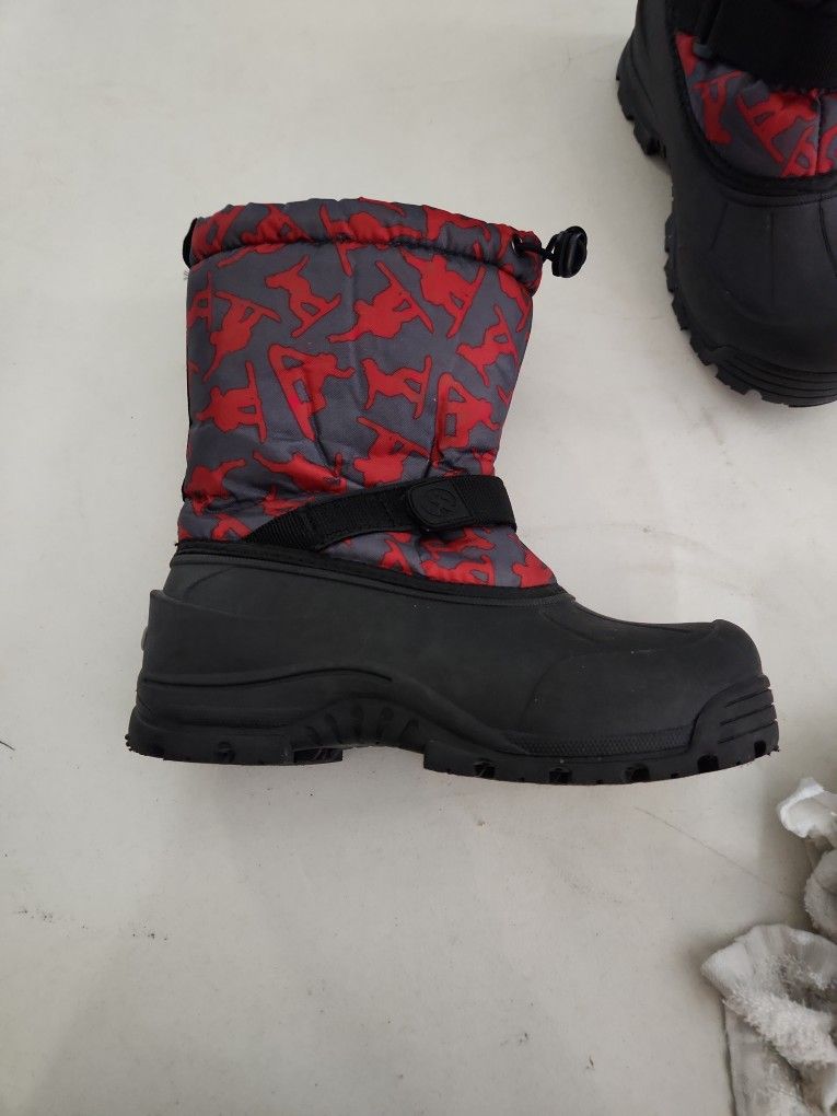 Kids size, 5 snow boots. Winter Is Coming. $13