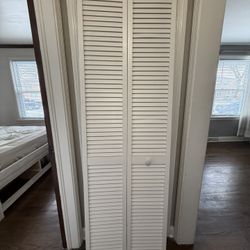 Bi-fold Closet Door