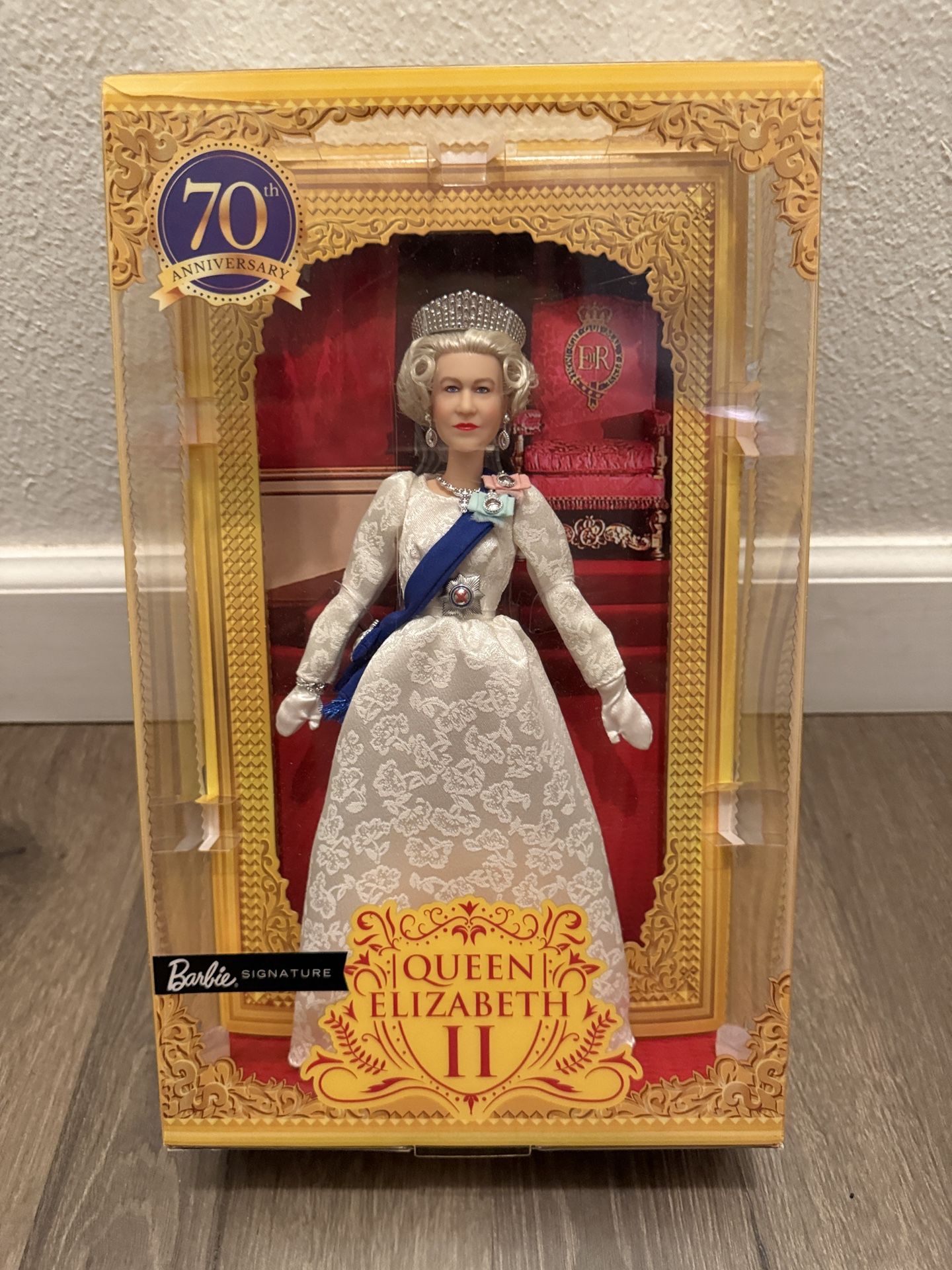 NEW Queen Elizabeth II Platinum Jubilee 70th Anniversary Doll Box Minor Wear