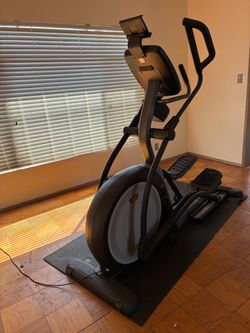 BEAUTIFUL ELLIPTICAL GOOD CONDITION WORKS GREAT