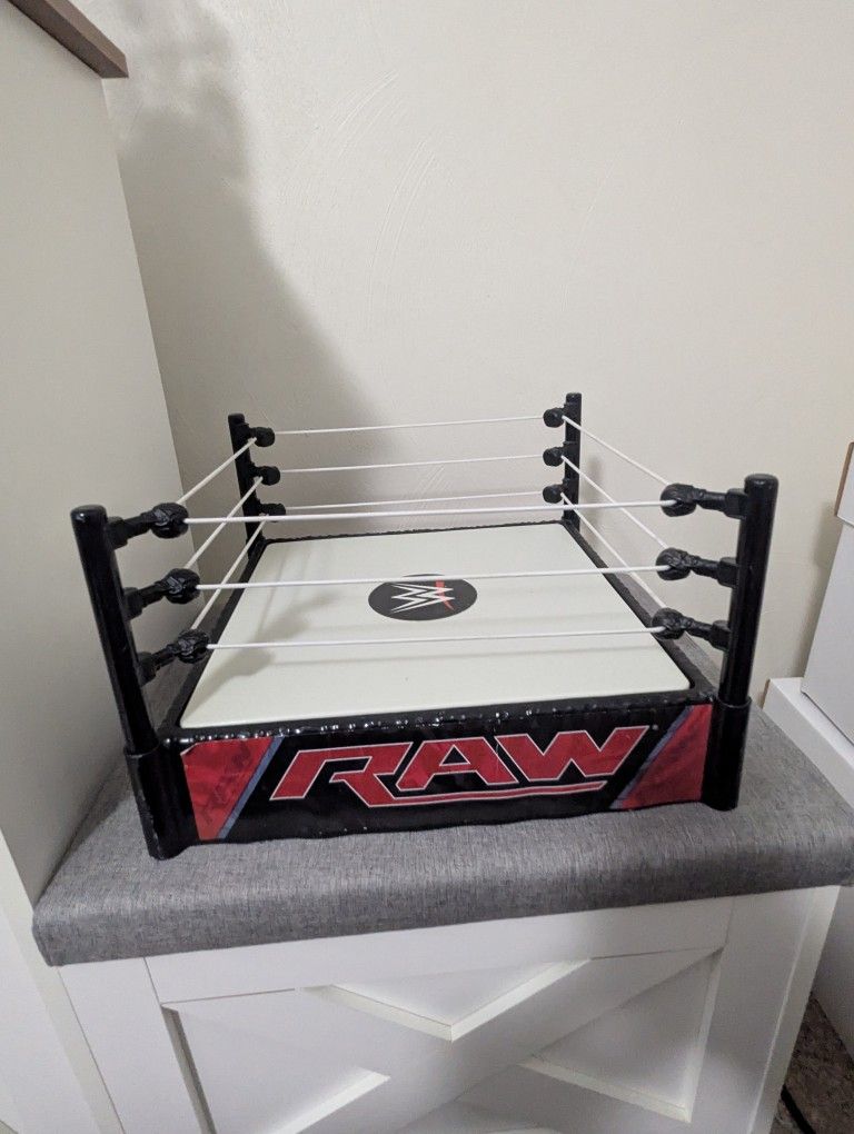 Mattel WWE RAW Superstar Ring toy