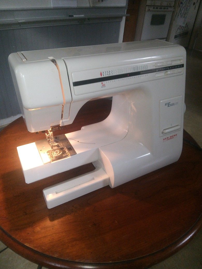 NEW HOME SEWING MACHINE