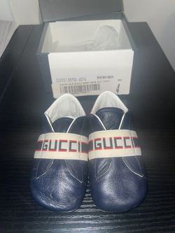 Sneakers Size 4