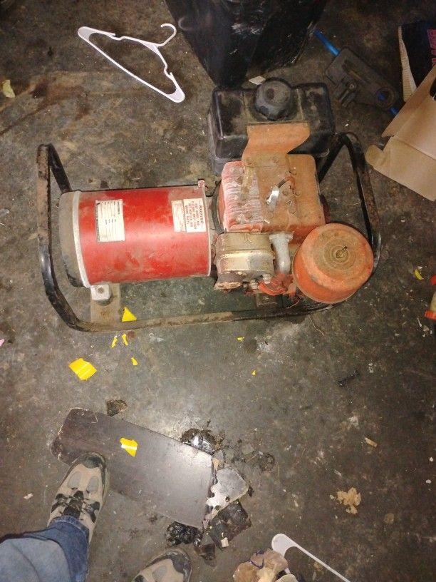 Briggs & Stratton Generator Runs Great