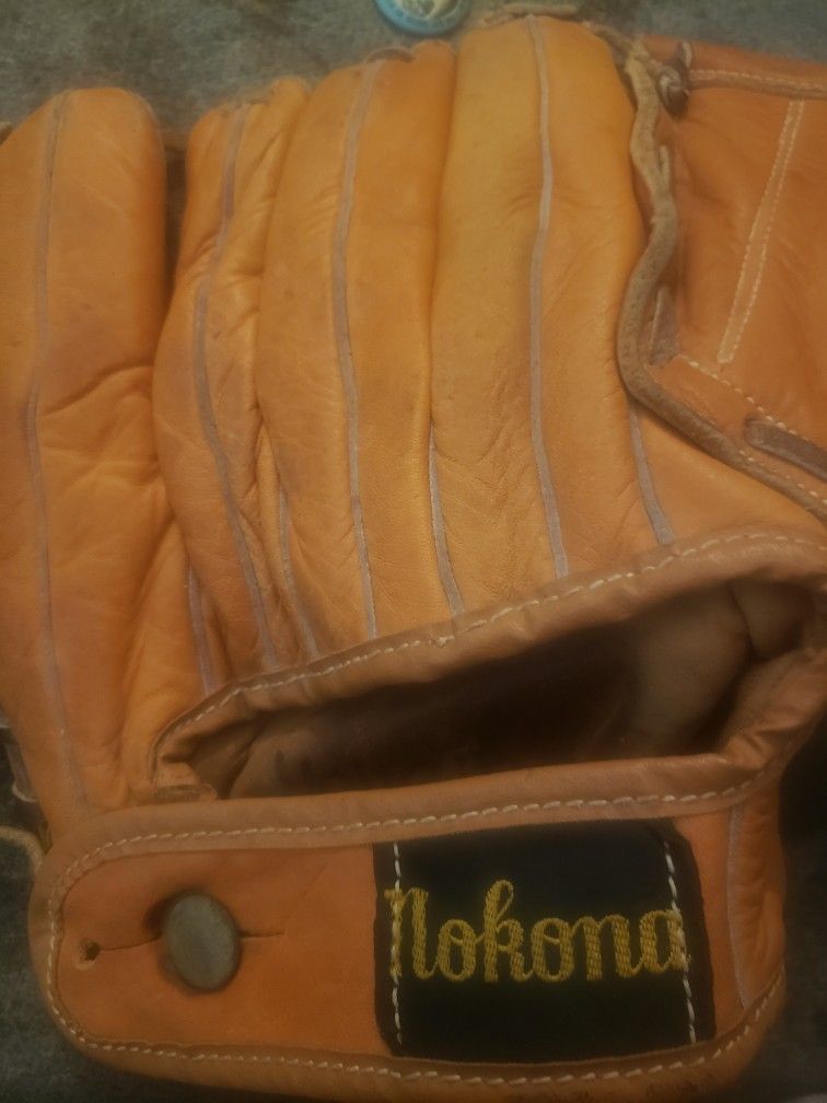 Vintage 1950s Nokona Don Mossi Baseball Glove