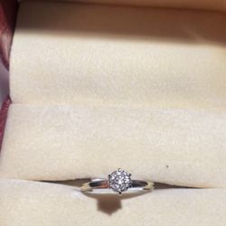 Diamond Engagement Ring 1 Carat Cluster 14k, New Condition! 