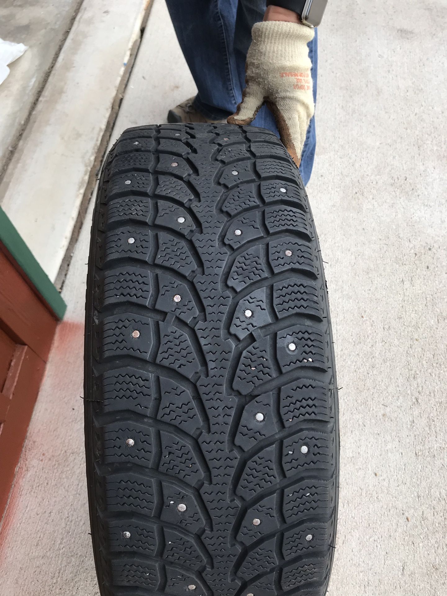 4 Studded tires