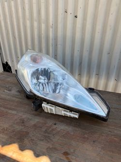 NISSAN LEAF ( 2013 2014 2015 2016 2017 ) Halogen headlight headlamp right passenger side RH USED OEM