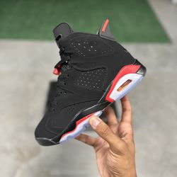 Women’s 6.5, Youth 5 - “Infrared” Jordan 6's 🔥