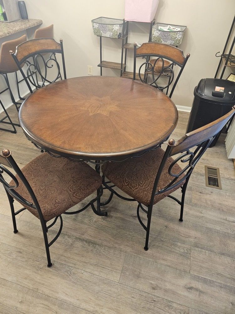 Table With 4 Chairs