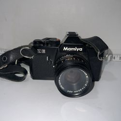 Mamiya ZE Camera With 50mm MAMIYA SEKOR E Lens Made In Japan w/leather strap