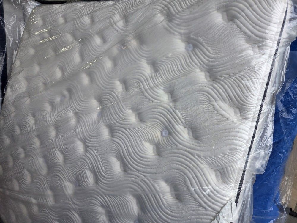 King Size BigFig Mattress - Like New