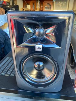 Speaker JBL monitor speaker ONLY 1 Speaker Jbl speaker MAKE AN OFFER!!