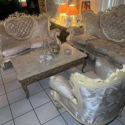 Set Couch With 3 Tables 
