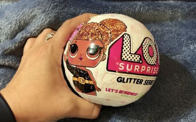 LOL spring glitter ball with mysteries inside and exclusive doll