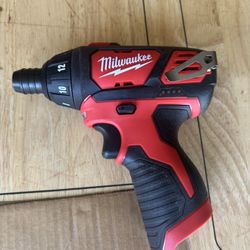 Milwaukee M12 Screwdriver 
