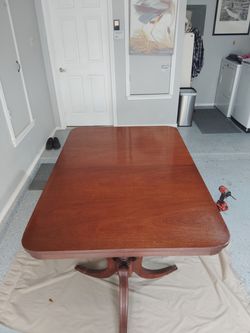 Kitchen table and 6 office chairs