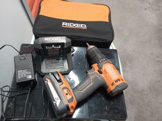 Ridgid 18V Cordless 1/2 in. Drill/Driver  Set