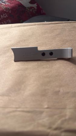 Leica Q3 Thumb Support Silver