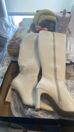 Alfani boots size 5 beautiful this style is in this is a great sale and I’m only gonna keep it here for a week