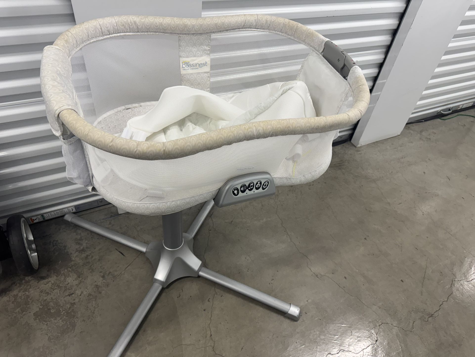Bassinest Swivel Sleeper