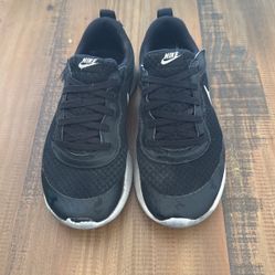 Size 2.5 Boys Nikes