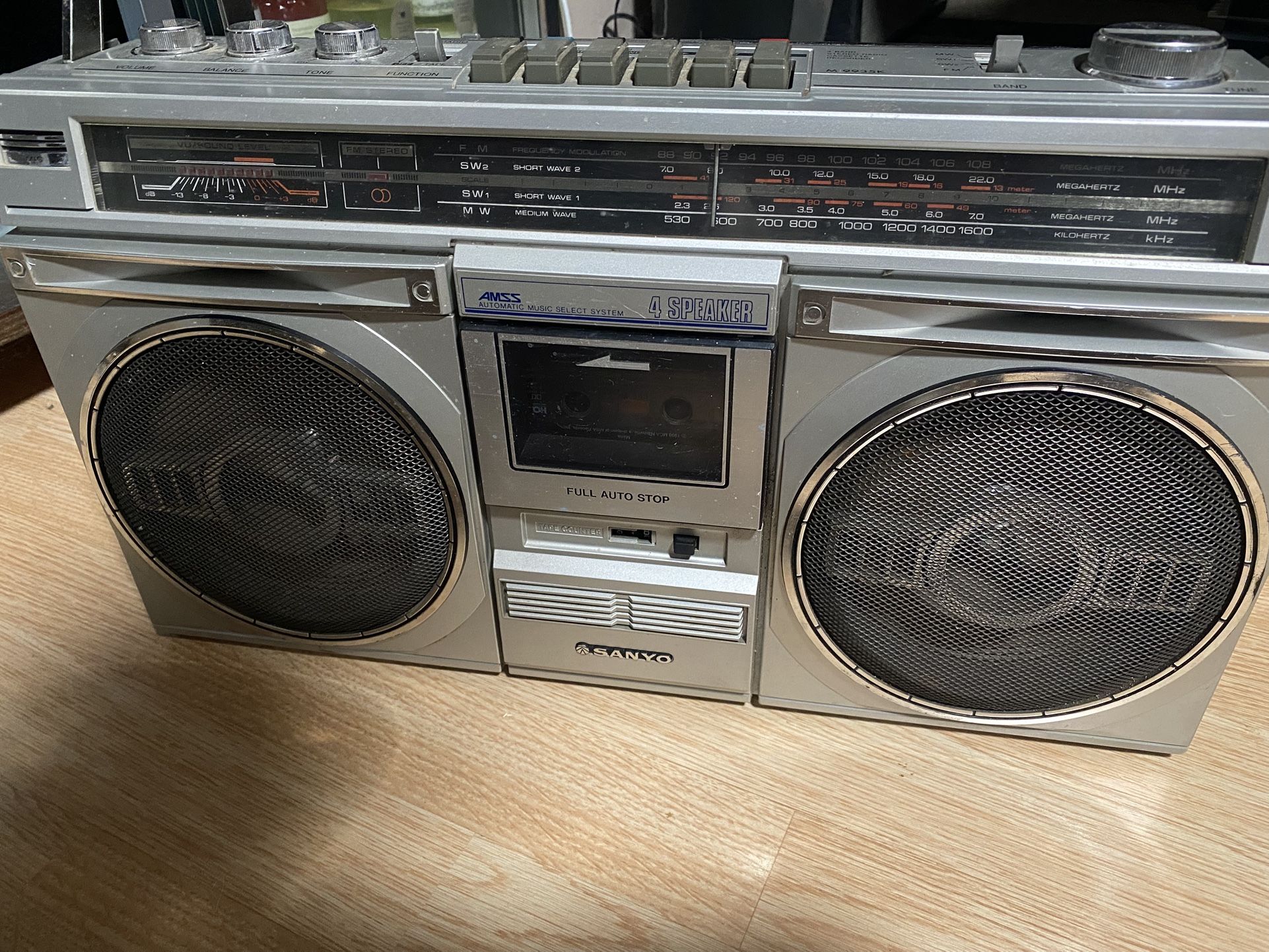 Vintage Sanyo M9935K Boombox Cassette Player Radio Made In Japan