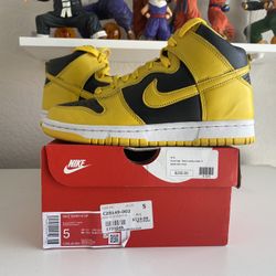 Nike Dunk Highs Maize