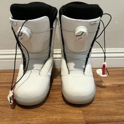 2025 Vans Women's Encore OG Snowboard Boots size 7.5 white