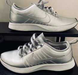 Nike dual tone racers