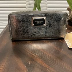 NEW WITH TAGS MICHAEL KORS WALLET 