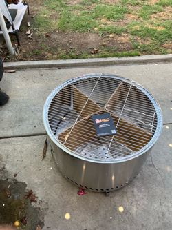 Smokeless fire pit