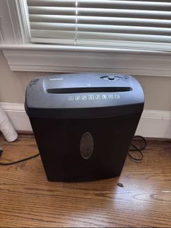 Staples Paper Shredder – 8 Sheet