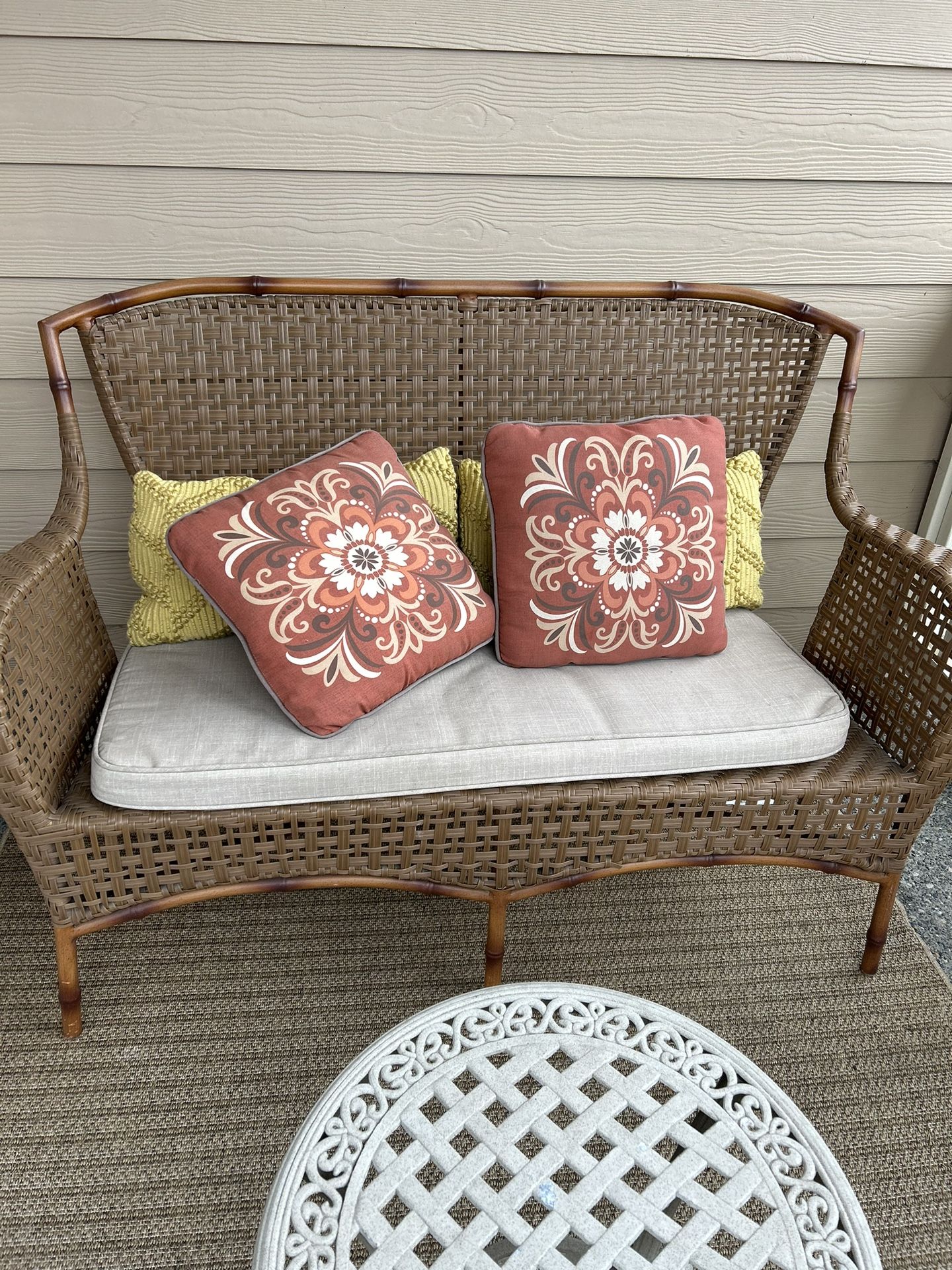 Pier 1 settee cushion hotsell