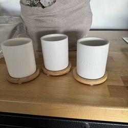 3 Ceramic Lots With Wood Tray
