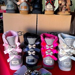 📦Rhinestone UGGS👉New Arrivals At Location 🎁 Read BOX 👇