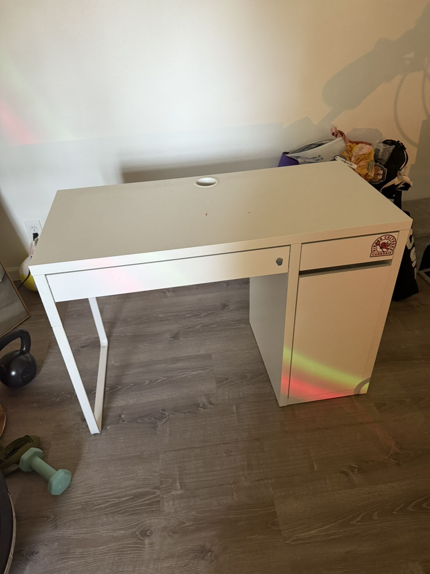 IKEA MICKE Desk