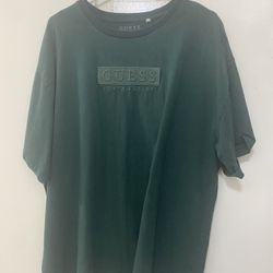 Men’s Loose Fitting Guess Shirt Size XL