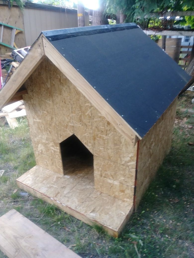 Dog house / tree house / doll house