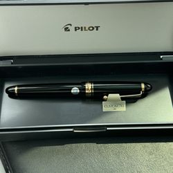 Pilot Custom 743 14k Solid Gold calligraphic pen