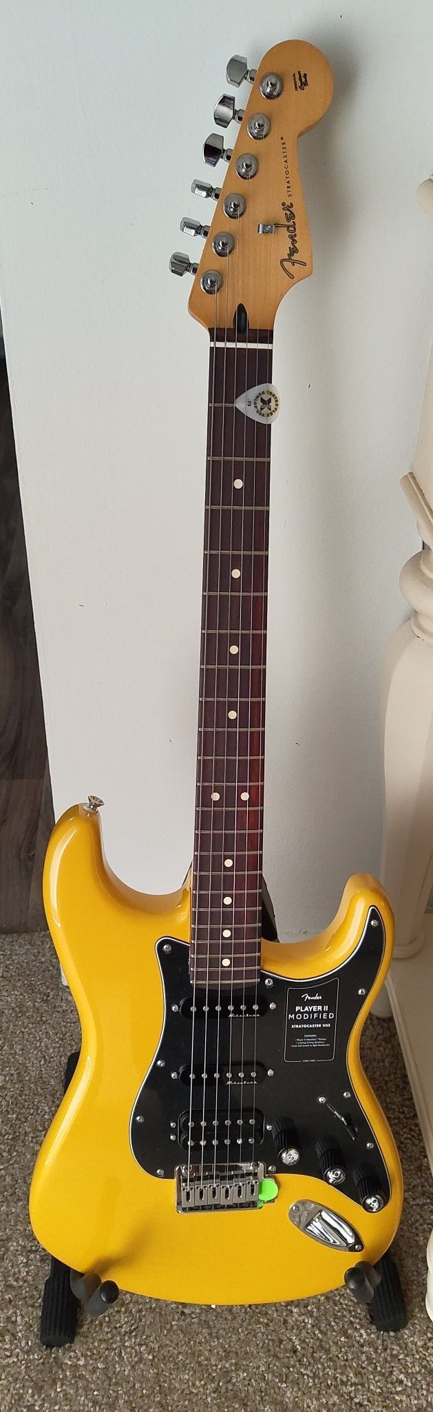 Fender Stratocaster Sunshine Yellow and Mustang LT25 Amp