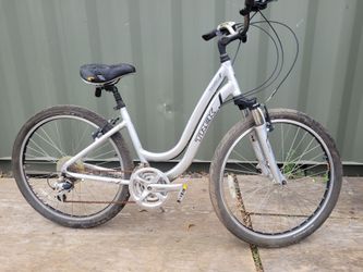 TREK Navigator 3.0 Women's Comfort / Hybrid Bike