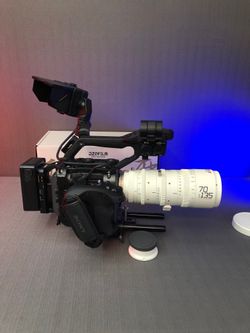 FX6 Full-Frame Cinema with DZOFilm 70-135mm T2.9 Cine Zoom White and Smallrig 50Wh Mini Battery (Full rigged Combo Special)