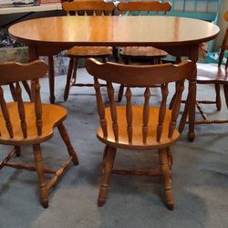 Table And 6 Chairs In Mukilteo 